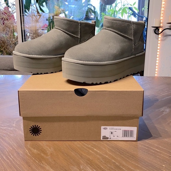 UGG Ultra Mini Platform Size 8 Moss Green - Picture 2 of 11